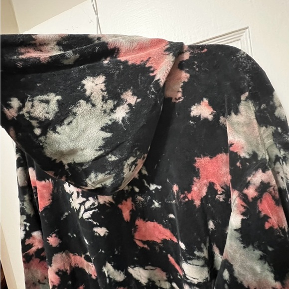 Treasure Bond size Med hoodie - Picture 6 of 8